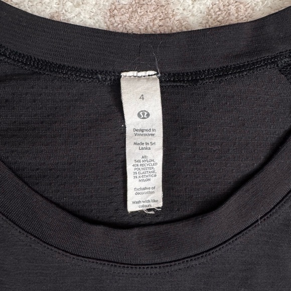 lululemon athletica swiftly tech 2.0 waist length Black Long Sleeve Tee, size 4 - Picture 3 of 3